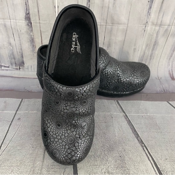 Dansko Sunburst Pewter Black Leather Professional Clogs Shoes Mules 37 6.5-7 - Picture 3 of 13